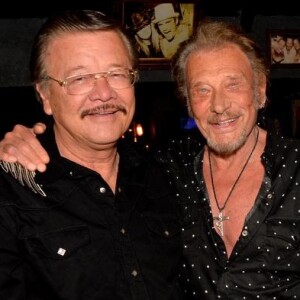 Bruno Magras et Johnny Hallyday au Ti St Barth à Saint-Barthélemy le 12 août 2016
