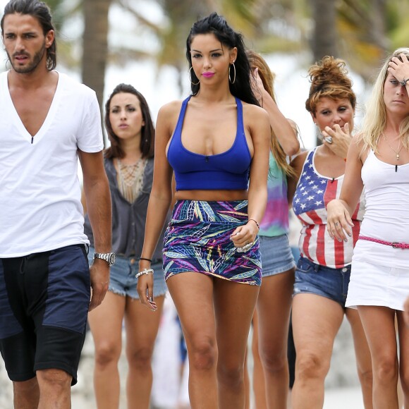 Thomas (Secret Story), Nabilla Benattia, Frederique (Koh Lanta), Marie (Koh Lanta) - Tournage de la cinquieme saison des "Anges de la Tele Realite" a Miami, le 22 mars 2013.