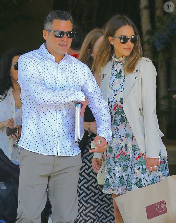 Jessica Alba et son mari Cash Warren à l'hôtel Four Seasons à Los Angeles, le 8 mai 2016