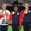 Alexandra Raisman, Simone Biles et Amy Tinkler, cérémonie de remise des médailles, à Rio, le 16 août 2016