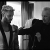 M. Pokora présente ses MP's, les danseuses de son album de reprises du répertoire de Claude François. Ici avec Jean Paul Gaultier.