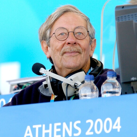 Jean Rochefort consultant France Télévisions pour les épreuves d'équitation aux JO d'Athènes en août 2004. © Hahn/Nebinger/Zabulon/ABACA