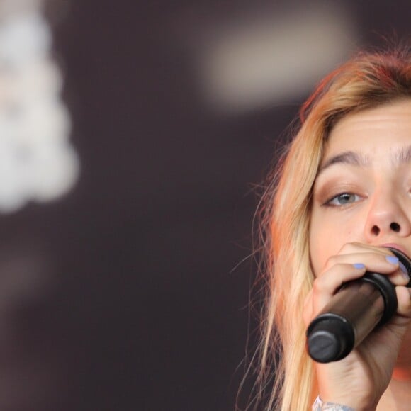 La chanteuse Louane Emera en concert au festival Solidays à l'hippodrome de Longchamp. Paris, le 26 juin 2016. © Lise Tuillier/Bestimage