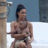 Kim Kardashian s'amuse avec ses enfants North et Saint West lors de vacances à Puerto Vallarta au Mexique, le 18 août 2016.
