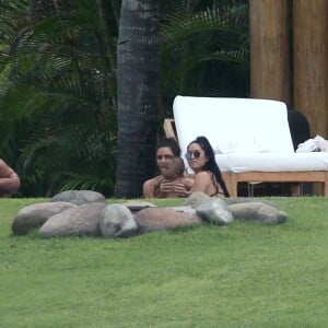 Kim Kardashian s'amuse avec ses enfants North et Saint West lors de vacances à Puerto Vallarta au Mexique, le 18 août 2016.