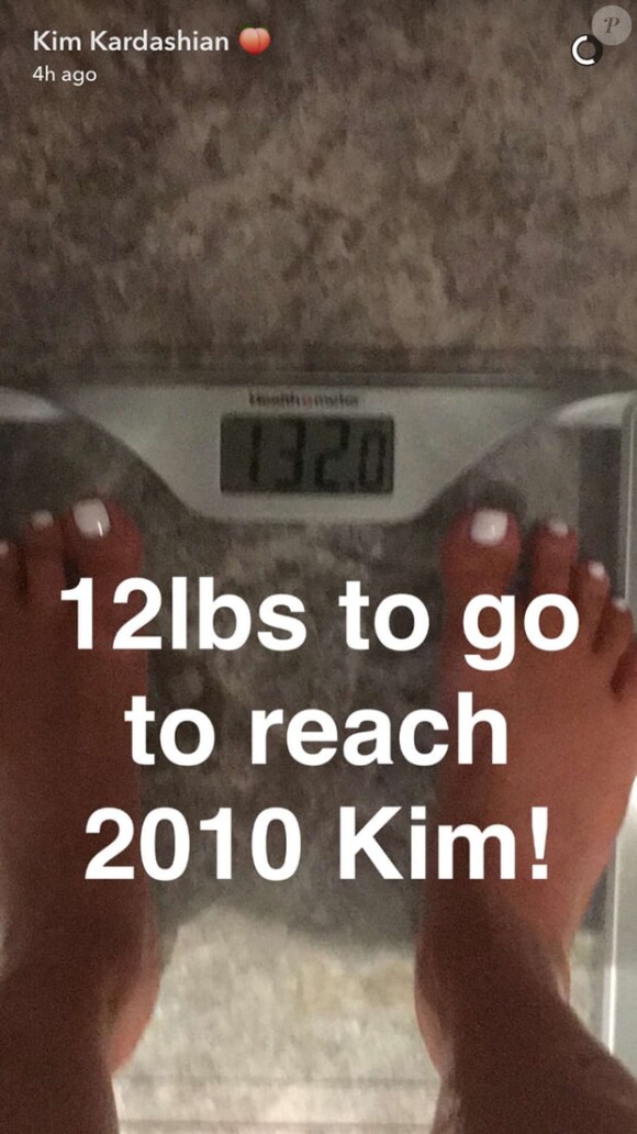Kim Kardashian dévoile ses kilos perdus post-grossesse, mai 2016. (59 kilos, "plus que 5 kilos pour récupérer mon poids de 2010").