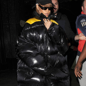 Rihanna se rend au et quitte le centre commercial Harrods à Londres, le 19 août 2016. © CPA / Bestimage