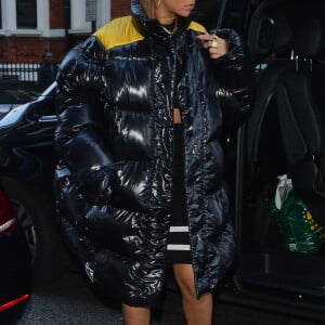 Rihanna se rend au et quitte le centre commercial Harrods à Londres, le 19 août 2016. © CPA / Bestimage