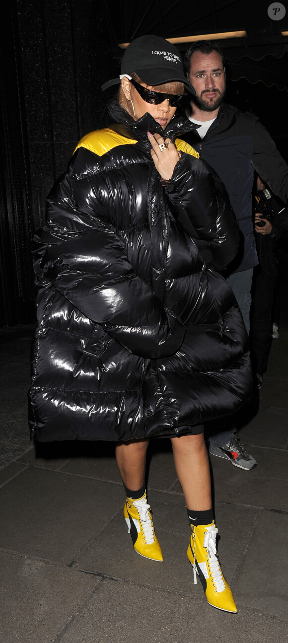 Rihanna se rend au et quitte le centre commercial Harrods à Londres, le 19 août 2016. © CPA / Bestimage