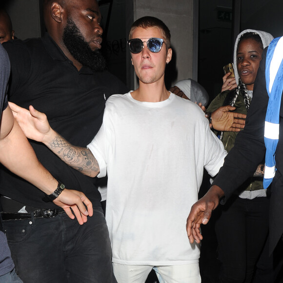 Justin Bieber quitte le Tape Nightclub à Londres le 20 août 2016.