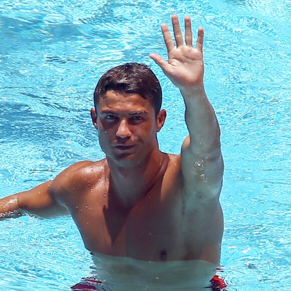 Cristiano Ronaldo dans la piscine de son hôtel à Miami le 5 août 2016.