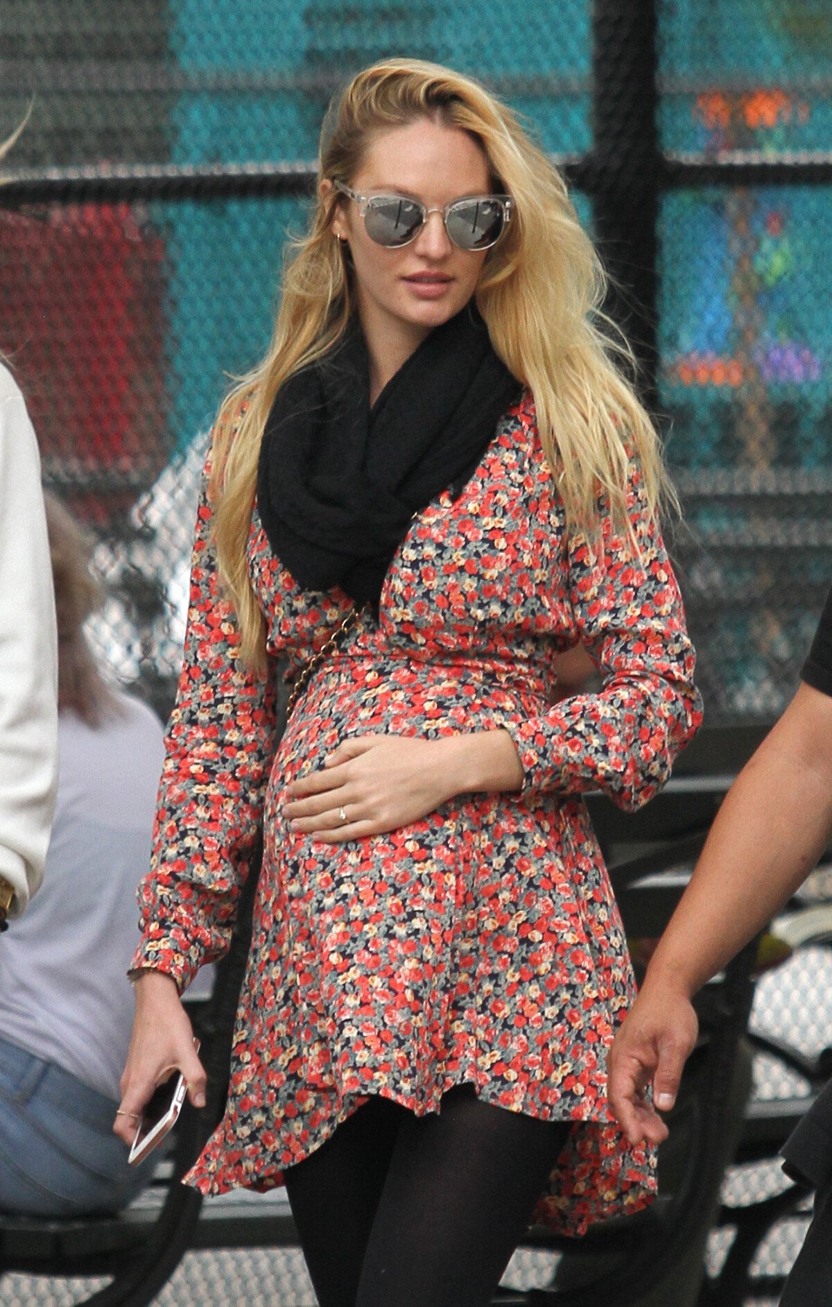 Photo : Exclusif - Candice Swanepoel enceinte est allée déjeuner avec