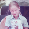 Carla Bruni à l'âge de 8 ans avec son chat - Photo postée sur Instagram en août 2016.