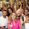 Céline Dion pose au restaurant Schwartz's, à Montréal, le 23 août 2016.