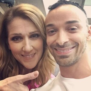 Céline Dion pose avec David Lesage, un client du restaurant  Schwartz's, à Montréal, le 23 août 2016.