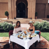 Caroline Receveur et une amie à l'hôtel Selman à Marrackech en août 2016.
