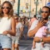 John Legend, sa femme Chrissy Teigen et leur petite fille Luna se promènent sur le port de Saint-Tropez, le 25 juillet 2016