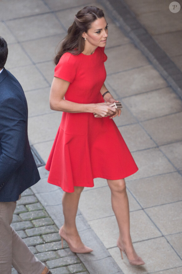 Le prince William et Kate Middleton visitent un centre d'assistance caritatif à Londres le 25 août 2016.