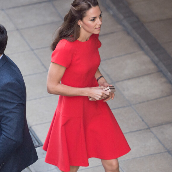 Le prince William et Kate Middleton visitent un centre d'assistance caritatif à Londres le 25 août 2016.