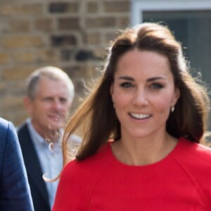 Le prince William et Kate Middleton visitent un centre d'assistance caritatif à Londres le 25 août 2016.