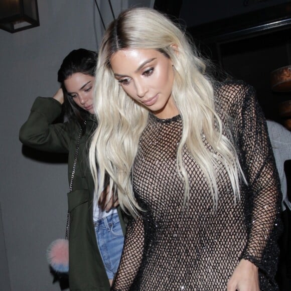 Kim Kardashian et Kendall Jenner sortent du restaurant Graig à Los Angeles Le 27 Août 2016