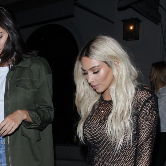 Kim Kardashian et Kendall Jenner sortent du restaurant Graig à Los Angeles Le 27 Août 2016