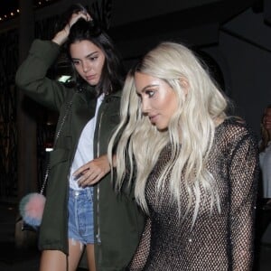 Kim Kardashian et Kendall Jenner sortent du restaurant Graig à Los Angeles Le 27 Août 2016