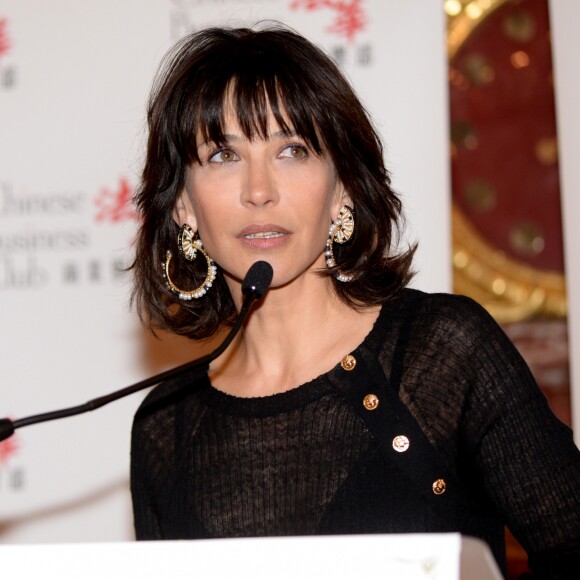 Exclusif - Sophie Marceau (Ambassadrice du Chinese Business Club) au déjeuner du Chinese Business Club pour la journée internationale des femmes autour de son ambassadrice Sophie Marceau à l'hôtel Intercontinental à Paris le 8 mars 2016. Ce déjeuner a réuni environ 250 femmes. Sophie Marceau a reçu le prix Bucherer "femme de l'année 2016" et l'artiste Huang FengRong a réalisé en direct un portrait d'elle en feuilles d'or. © Rachid Bellak / Bestimage