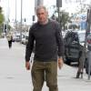 Exclusif - Harrison Ford achète une ménagère chez Bed, Bath and Beyond à Los Angeles le 5 juin 2015