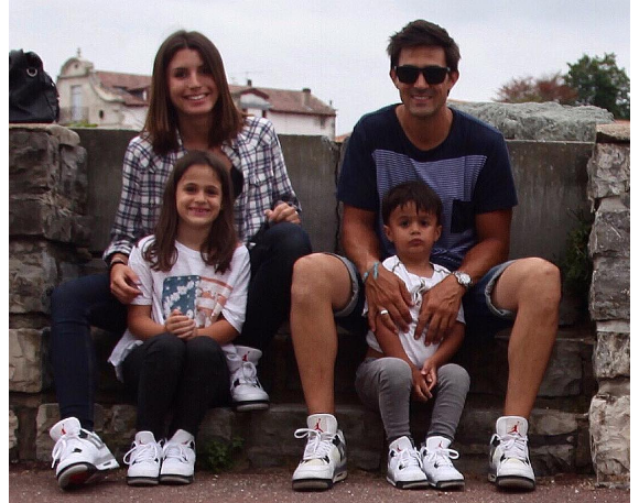 Jean-Pascal Lacoste et sa chérie Delphine Tellier ainsi que ses deux enfants, Kylie et Maverick. Photo publiée sur sa page Instagram à l'été 2016