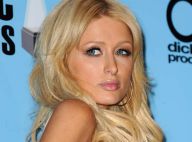 REPORTAGE PHOTO : Paris Hilton n'a plus d'argent pour s'acheter une robe... entière !