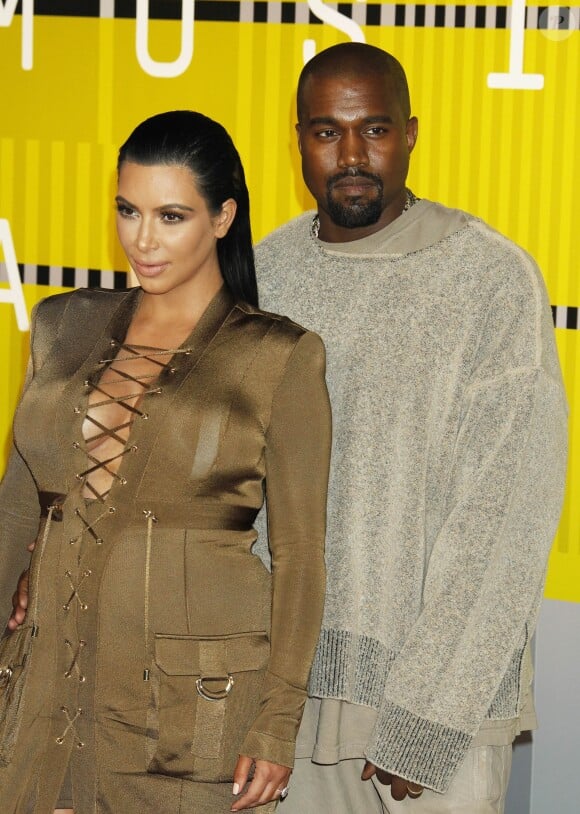 Kim Kardashian et son mari Kanye West à la Soirée des MTV Video Music Awards à Los Angeles le 30 aout 2015.