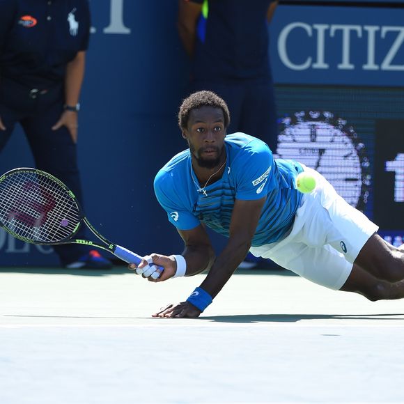 Gaël Monfils lors de son match contre Marcos Baghdatis en huitième de finale de l'US Open à Flushing Meadows, New York, le 4 septembre 2016, remporté en trois sets (6-3, 6-2, 6-3).