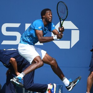Gaël Monfils lors de son match contre Marcos Baghdatis en huitième de finale de l'US Open à Flushing Meadows, New York, le 4 septembre 2016, remporté en trois sets (6-3, 6-2, 6-3).