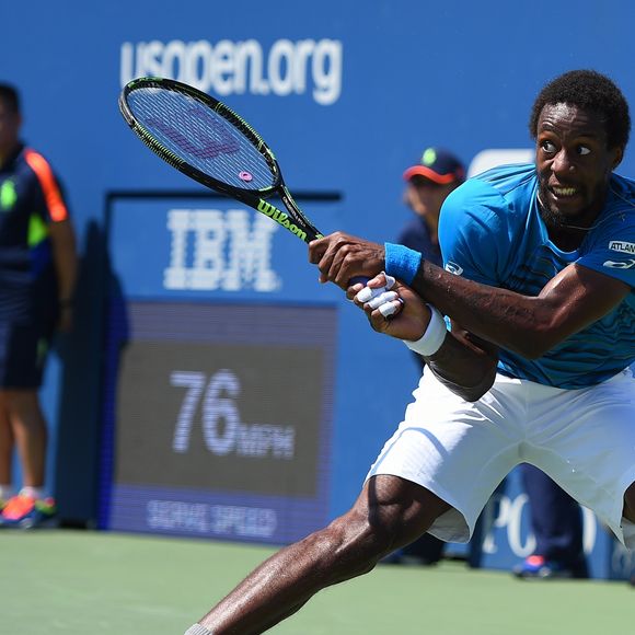 Gaël Monfils lors de son match contre Marcos Baghdatis en huitième de finale de l'US Open à Flushing Meadows, New York, le 4 septembre 2016, remporté en trois sets (6-3, 6-2, 6-3).