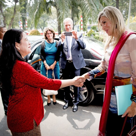 La reine Maxima des Pays-Bas rencontre la ministre de la culture de l'Indonésie Puan Macaroni à Jakarta le 1er septembre 2016.01/09/2016 - Jakarta