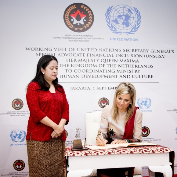 La reine Maxima des Pays-Bas rencontre la ministre de la culture de l'Indonésie Puan Macaroni à Jakarta le 1er septembre 2016.01/09/2016 - Jakarta