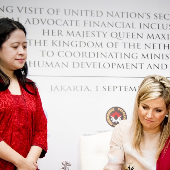 La reine Maxima des Pays-Bas rencontre la ministre de la culture de l'Indonésie Puan Macaroni à Jakarta le 1er septembre 2016.01/09/2016 - Jakarta