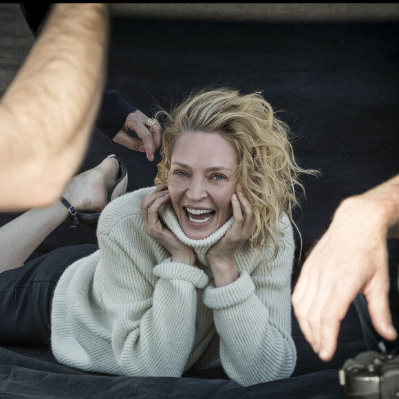 Uma Thurman pose pour le Calendrier Pirelli 2017 et le photographe Peter Lindbergh.