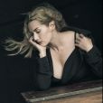 Kate Winslet pose pour le Calendrier Pirelli 2017 et le photographe Peter Lindbergh.