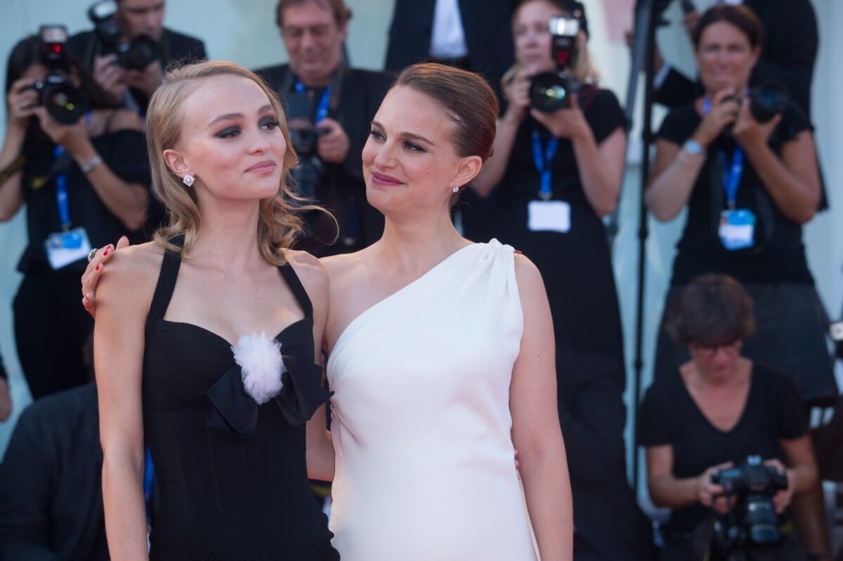 Lily Rose Depp Enceinte