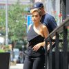 Rita Ora sort d'un immeuble New York, le 8 août 2016. Rita Ora qui aurait de vu sur Lewis Hamilton, selon la rumeur, ont passé la soirée de vendredi ensemble.