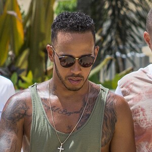 Lewis Hamilton sur un scooter des mers pendant ses vacances à la Barbade, le 3 août 2016.