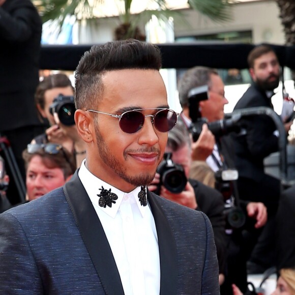 Lewis Hamilton lors de la Montée des marches du film "La fille inconnue" lors du 69ème Festival International du Film de Cannes. Le 18 mai 2016. © Borde-Jacovides-Moreau/Bestimage