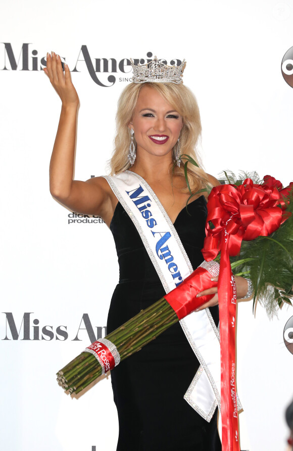 Savvy Shields devient la Miss America 2017 à Atlantic City, New Jersey, Etats-Unis, le 11 septembre 2016. © Mjt/AdMedia via ZUMA Press/Bestimage