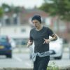 Exclusif - Harry Styles, un bonnet sur la tête et entouré de gardes du corps fait un jogging avant d'aller sur le tournage du film "Dunkirk" à Dunkerque le 16 juin 2016