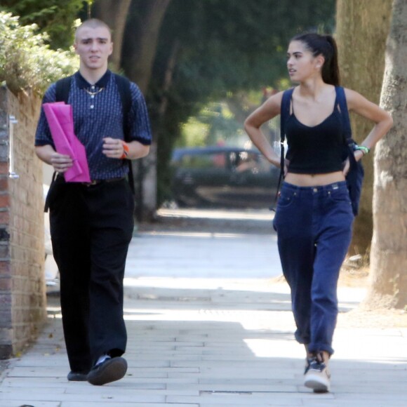 Rocco Ritchie se balade à Londres avec une jolie jeune fille le 14 septembre 2016