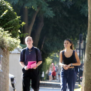 Rocco Ritchie se balade à Londres avec une jolie jeune fille le 14 septembre 2016.