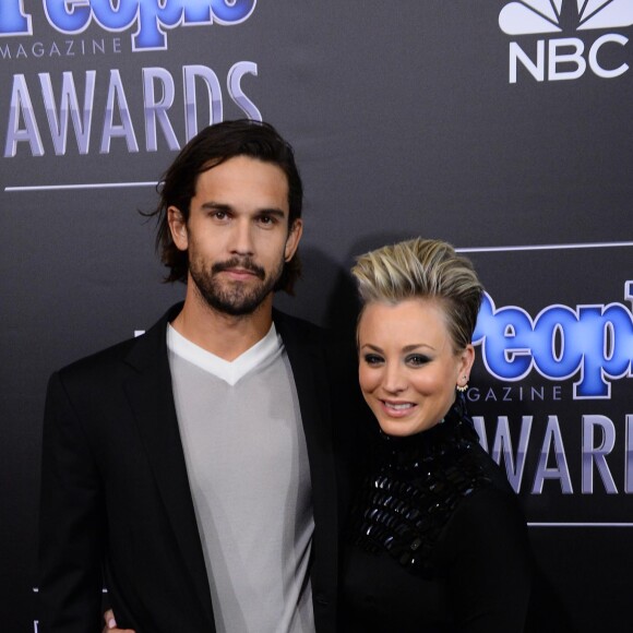 Ryan Sweeting et Kaley Cuoco à la Soirée "People Magazine Awards" à Los Angeles le 18 décembre 2014.