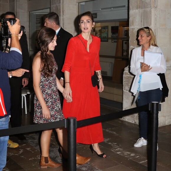 Julie Gayet et Luana Bajrami - Photocall pour le téléfilm "Marion, 13 ans pour toujours" lors du 18ème Festival de la Fiction TV de La Rochelle. Le 16 septembre 2016 © Olivier Borde / Bestimage